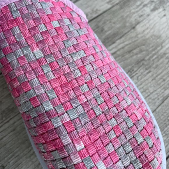 Versatile, cool, canvas sneakers - Picture 2 of 5